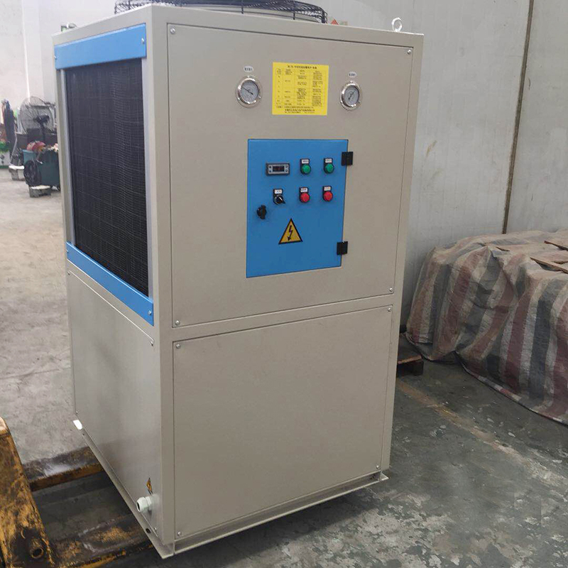 如何根據(jù)油冷機(jī)的特點(diǎn)選擇合適的機(jī)械？