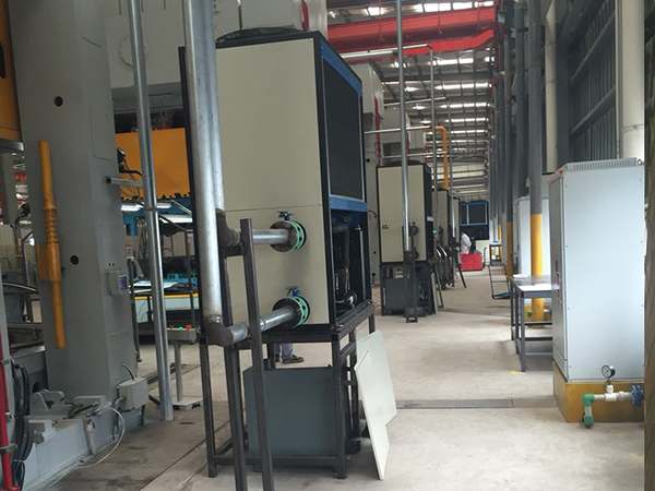 工業(yè)油冷機(jī)高速運(yùn)轉(zhuǎn)會(huì)遇到什么問題 工業(yè)油冷機(jī)高速運(yùn)轉(zhuǎn)會(huì)遇到什么問題