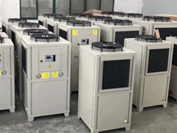 油冷機(jī)品牌注意操作不當(dāng)引起的一系列問(wèn)題 油冷機(jī)品牌注意操作不當(dāng)引起的一系列問(wèn)題