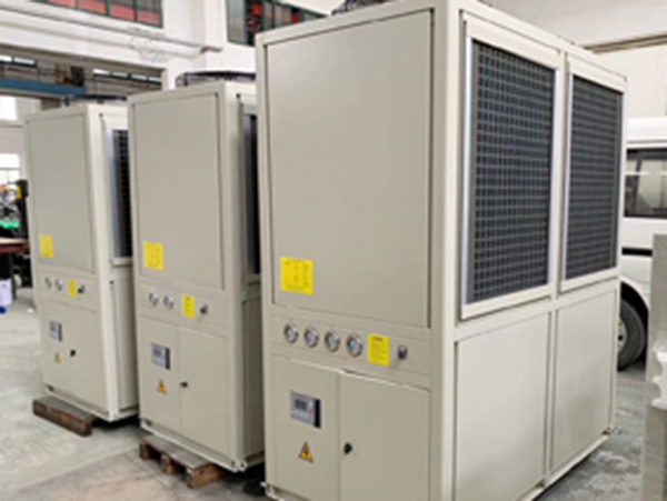 油冷機(jī)品牌注意操作不當(dāng)引起的一系列問(wèn)題 油冷機(jī)品牌注意操作不當(dāng)引起的一系列問(wèn)題